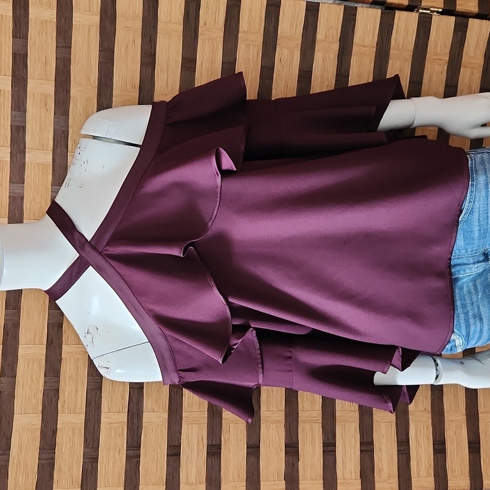 EUC! Loft wine cold shoulder ruffle top bell sleeves